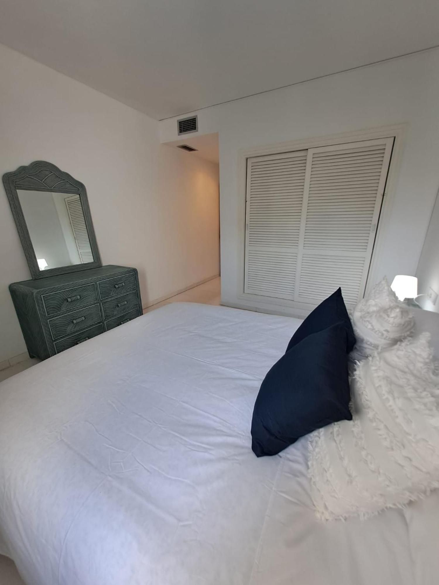 Luminous In Playas Del Duque , Puerto Banus By Holidays & *